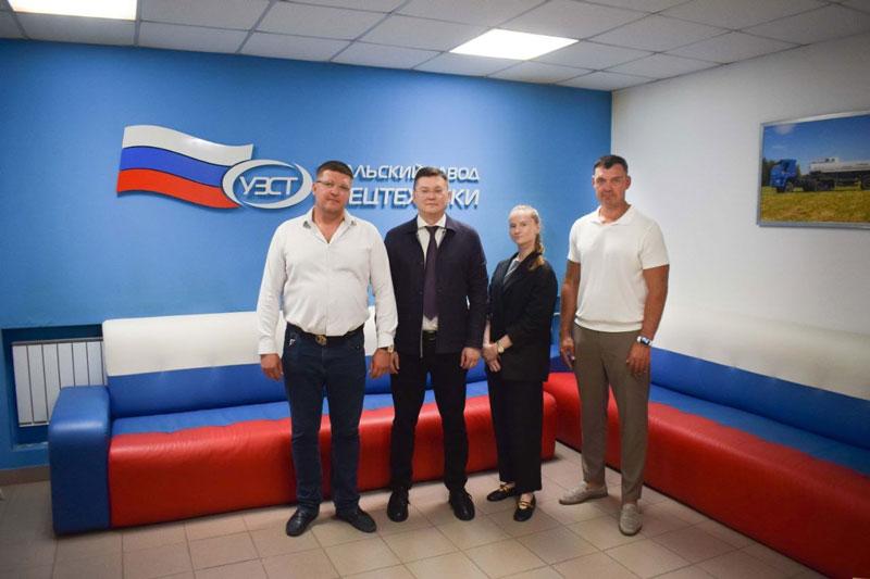 Руководство МАЗ РУС посетило Уральский завод спецтехники